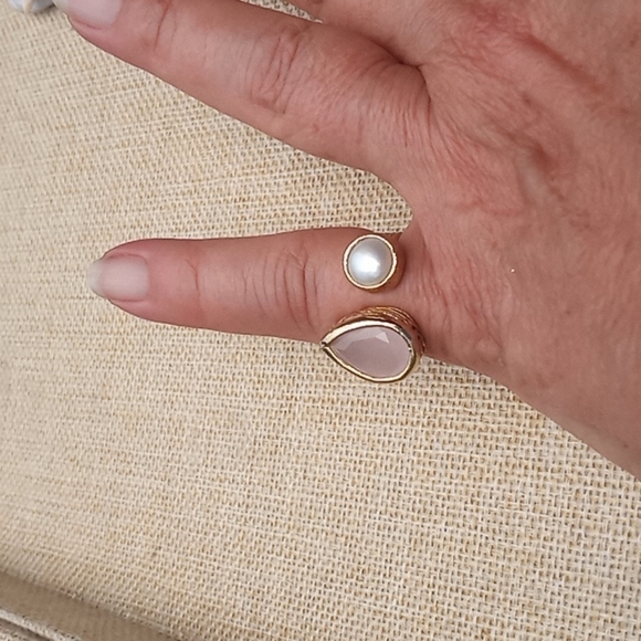 Light Pink  Teardrop Shape Semi Precious Stone  and Pearl  Ring - Picture 5 of 6